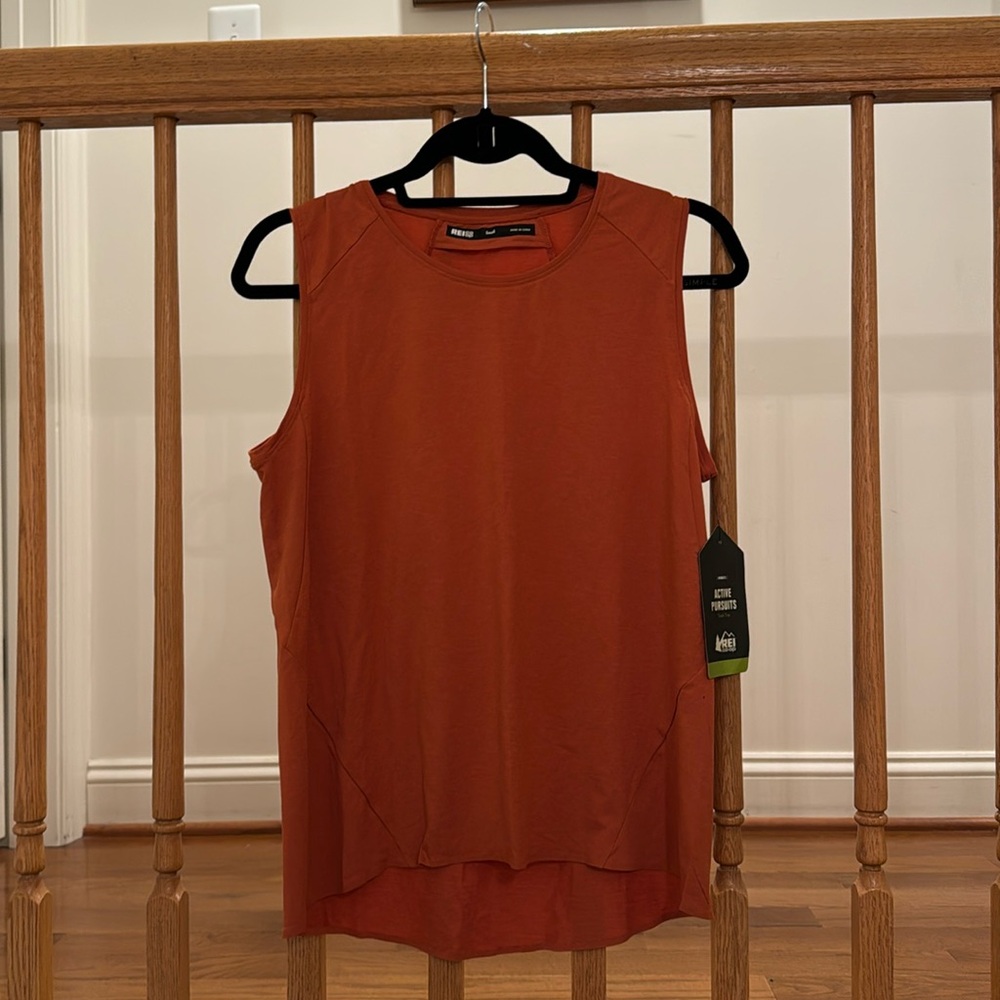REI active pursuits tank, women’s small. NWT.